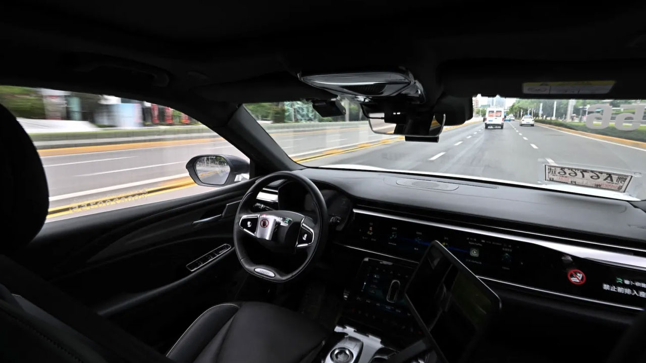 China's Rise in the Robotaxi Sector Amid Technological Competition